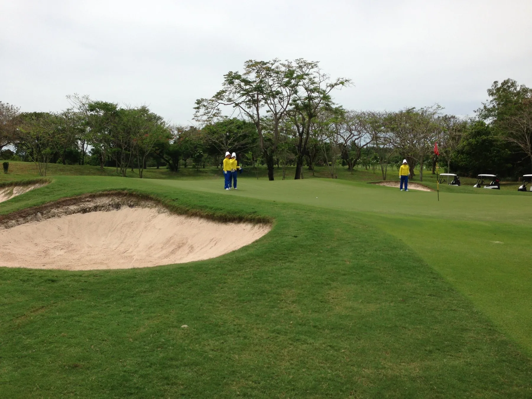 Green og sandbunker på Siam Country Club Old Course, golfbanen øst for Pattaya