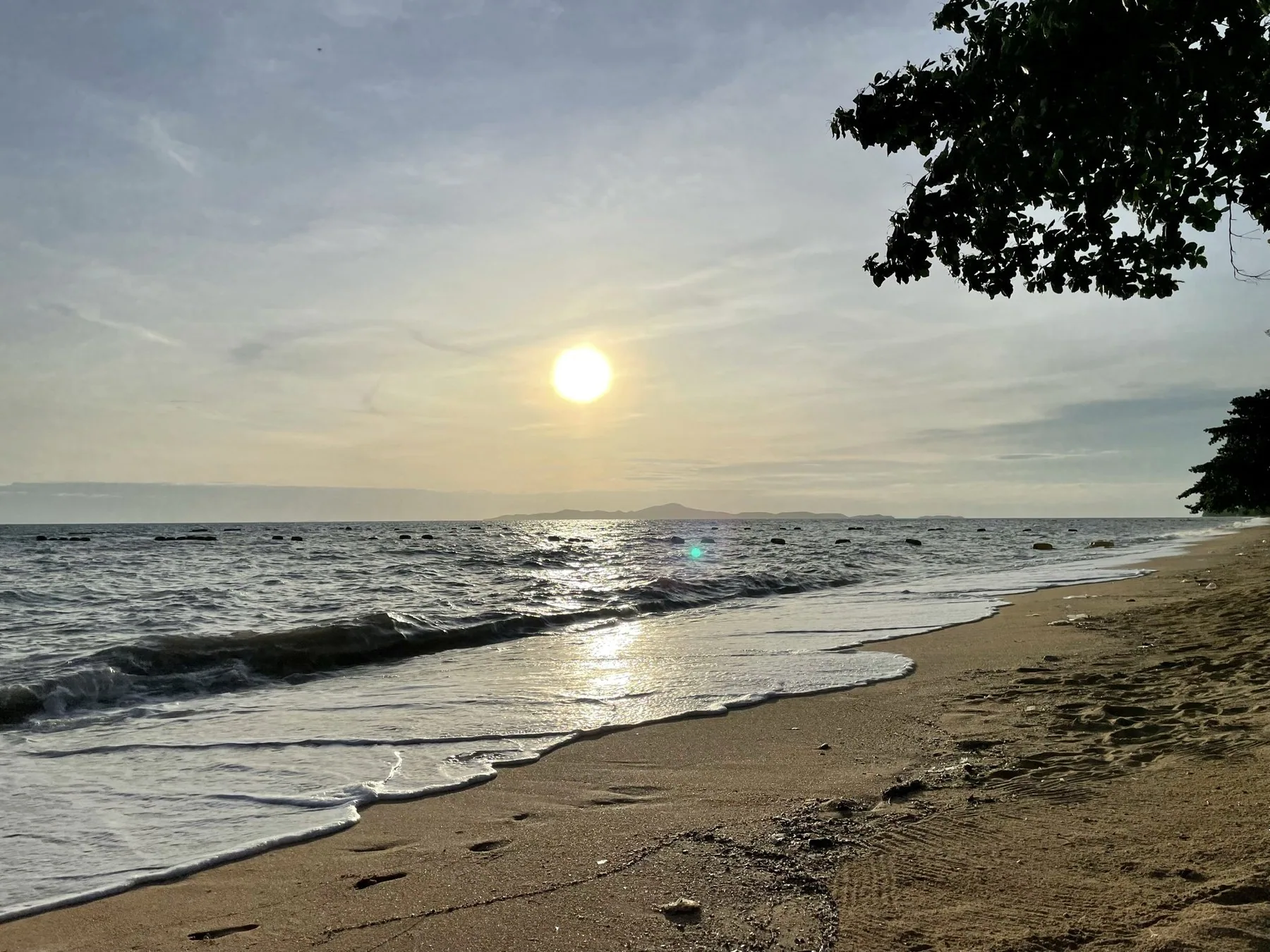 Solnedgång över havet sedd från Jomtien Beach
